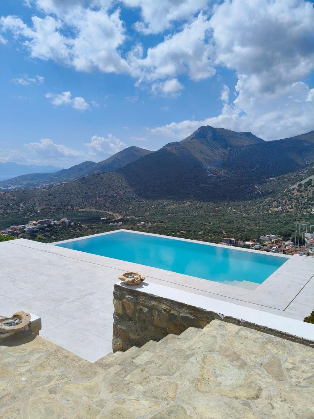 Villa Estee, Luxury Villa With Private Infinity Pool And Jacuzzi 伊罗达 外观 照片