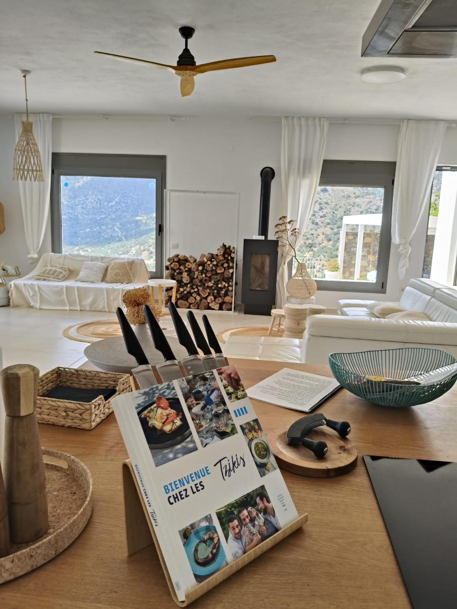 Villa Estee, Luxury Villa With Private Infinity Pool And Jacuzzi 伊罗达 外观 照片
